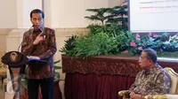 Presiden RI Jokowi memberikan sambutan usai menyaksikan peresmian Financial Close Proyek serat optik palapa ring tengah di Istana Negara, Kamis (29/09). (Liputan6.com)