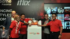 Peresmian kerja sama Telkom dengan Iflix yang akan hadir dalam saluran IndiHome, Jakarta, Selasa (19/4). Pelanggan layanan internet IndiHome akan dapat menonton berbagai judul film hingga total 20.000 jam secara online. (Liputan6.com/Johan Tallo)