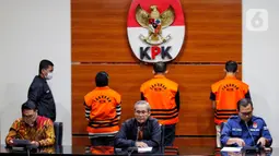 Wakil Ketua KPK, Alexander Marwata mengatakan penahanan ketiga tersangka tersebut terkait dugaan korupsi pemotongan anggaran seolah-olah sebagai utang kepada penyelenggara negara atau yang mewakilinya tahun anggaran 2022 s/d 2023, penerimaan gratifikasi jasa travel umroh dan suap pengondisian pemeriksaan keuangan tahun 2022 di lingkungan Pemkab Kepulauan Meranti, Provinsi Riau. (Liputan6.com/Angga Yuniar)