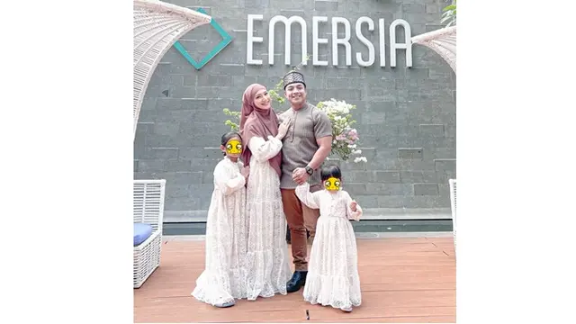 Indri Giana Istri Ustaz Riza Muhammad Hamil Anak Kembar, Ini 6 Potret Bahagianya