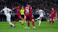 Pada babak kedua, jual beli serangan antara Real Madrid dan Liverpool terus berlangsung. (AP Photo/Manu Fernandez)