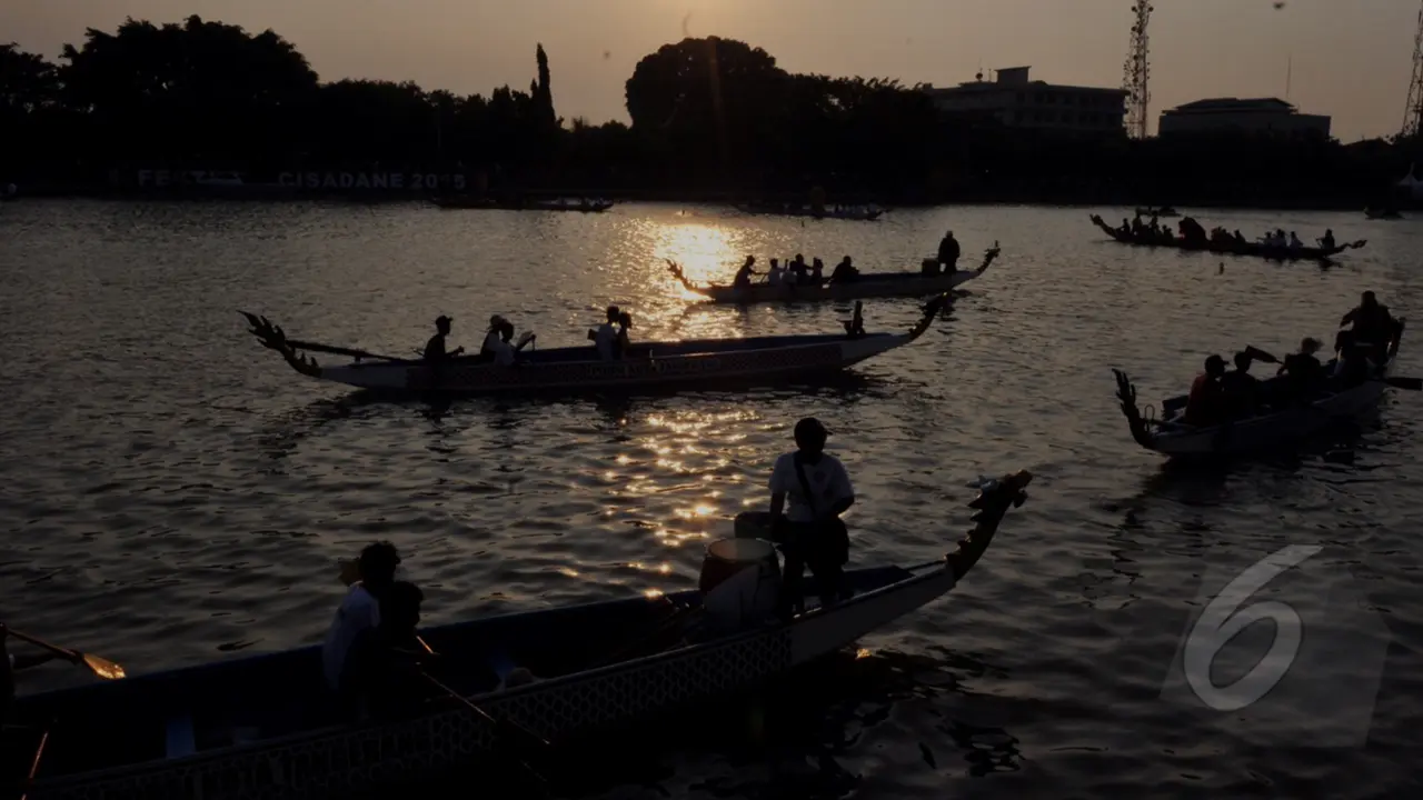 Atraksi Puluhan Perahu di Festival Cisadane 2015