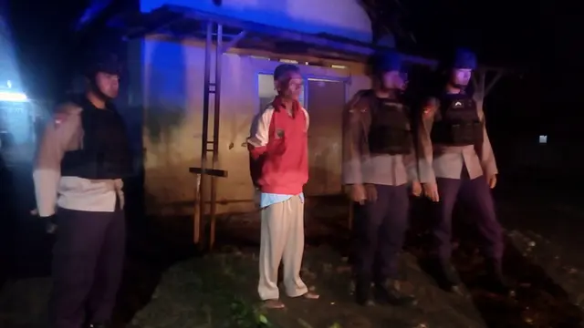 Pekerja Bangunan Temukan Granat Manggis Usai Hujan Mengguyur Malang