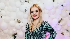 Kate Grant (19) menjadi penyandang Down Syndrome pertama yang memenangkan kontes kecantikan dunia, mengalahkan 40 kontestan lainnya dalam ajang Teen Ultimate Beauty of The World di Portadown. Kini, dirinya didapuk menjadi duta kosmetik ternama dunia, Benefit Cosmetics. (Instagram/@kategrantmodel)