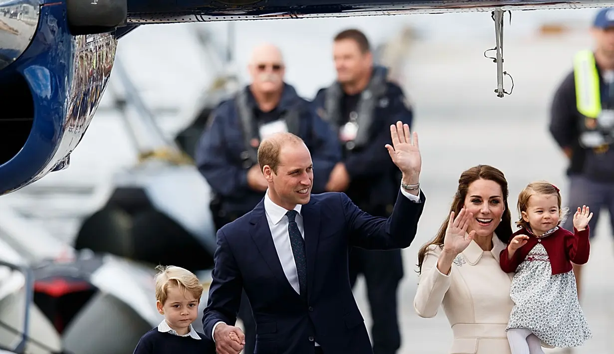 Siapa tak kenal pangeran William dan Kate Middleton beserta kedua anaknya Pangeran George dan Charlotte. Melakukan perjalan ke Kanada, pasangan dari kerajaan Inggris ini rela singgah di hotel bintang 3. (AFP/Bintang.com)