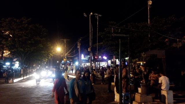 Pengunjung Malioboro bisa foto bareng hantu (Yanuar H/Liputan6.com)