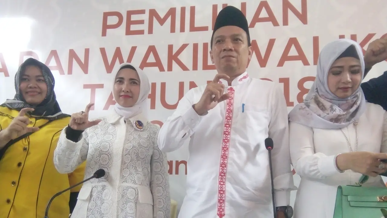 Pasangan calon di Pilkada Serang, Banten.