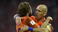 Gelandang timnas Belanda, Arjen Robben, setelah mencetak gol ke gawang Bulgaria. (AFP). 