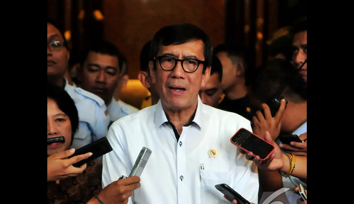 Menteri Hukum dan HAM Yosana Laoly mengatakan akan membentuk tim khusus untuk melakukan verifikasi dan pendalaman perihal Munas Golkar, Jakarta, Senin (8/12/2014). (Liputan6.com/Johan Tallo)