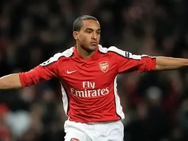 Aksi selebrasi winger Arsenal Theo Walcott seusia mencetak gol ke gawang Barcelona pada leg pertama babak perempat final Liga Champions di Emirates Stadium, London, 31 Maret 2010. AFP PHOTO/ADRIAN DENNIS