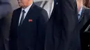 Pejabat tinggi Korea Utara, Kim Yong Chol tiba untuk jamuan makan malam dengan Menteri Luar Negeri AS Mike Pompeo, di New York, Rabu (30/5). Pompeo dan Yong Chol bertemu untuk membahas pertemuan Donald Trump dengan Kim Jong-un. (AP/Julie Jacobson)