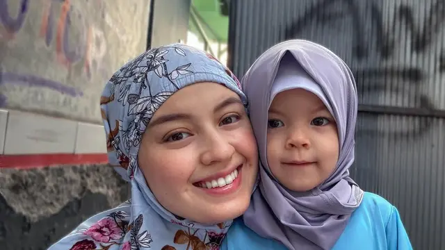 5 Potret Kebersamaan Kimberly Rider dengan Kedua Anaknya, Menggemaskan Penuh Momen (credit: instagram/kimbrlyryder).