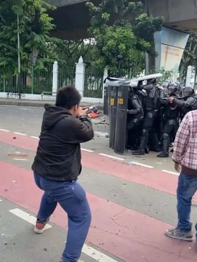 8 Momen Lucu Saat Demo Omnibus Law Bikin Ngakak abis