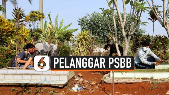 VIDEO: Langgar PSBB, Warga Kabupaten Bogor Dihukum Membersihkan Makam