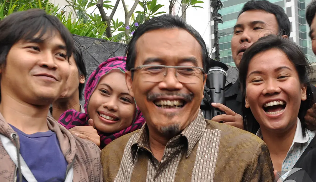 Suswono menyambut pertanyaan wartawan dengan santai. Proses tanya jawabpun berlangsung penuh keakraban, Jakarta, Kamis (30/10/2014). (Liputan6.com/Miftahul Hayat)