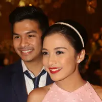 Eksklusif, Chelsea Olivia dan Glenn Alinskie saat menghadiri resepsi pernikahan Nabila Syakieb dan Reshwara Argya Radinal. (Fathan Rangkuti/Bintang.com)