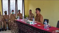 Penjabat Wali Kota Kupang, George M. Hadjoh, SH, melakukan terobosan baru dengan berkantor di kelurahan tepat di minggu kedua pasca pelantikan.