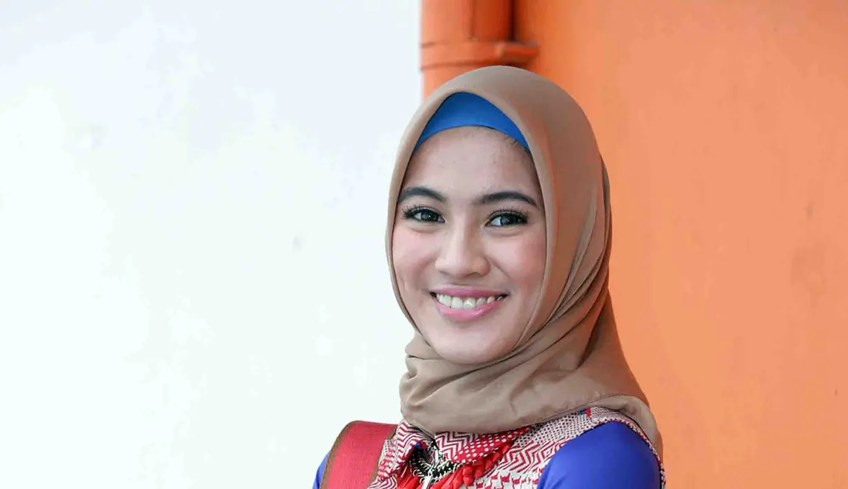 Saat ditemui di kawasan Mampang beberapa hari lalu, Alyssa Soebandono mengaku lebih mementingkan anak daripada main sinetron. Padahal, perempuan berhijab itu sempat menjadi primadona dalam layar kaca. (Deki Prayoga/Bintang.com)