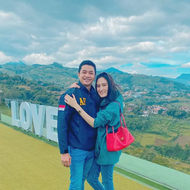 Honeymoon Saat Pandemi, Ini 7 Momen Mesra Bulan Madu Adly Fayruz dan Angbeen Rishi