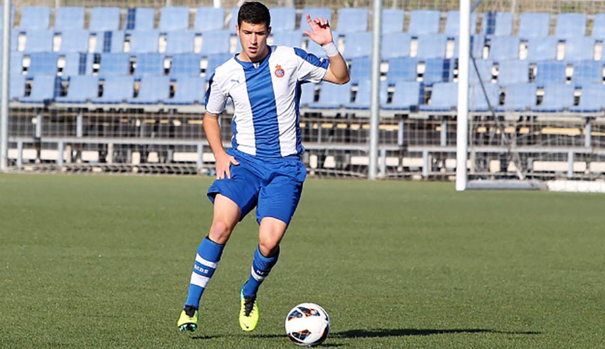 Marc Roca yang masih berusia 19 tahun itu merupakan jenderal lini tengah dari Espanyol B. (www.fuerzaperica.com)