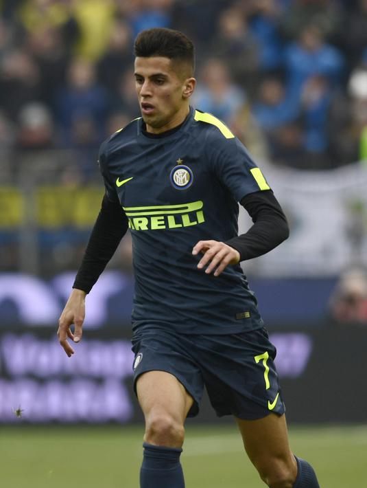 Lihai dalam melihat perkembangan pemain, Juventus gerak cepat menebus Cancelo 31,5 juta euro dari Valencia, karena tidak adanya klausul kewajiban pembelian usai dipinjam Inter Milan. (AFP/Miguel Medina)