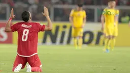 Ungkapan syukur ala Addison Oliveira usai membobol gawang Song Lam Nghe An FC pada laga Piala AFC 2018 di Stadion Utama GBK, Senayan, Jakarta, (13/3/2018). Persija Jakarta menang 1-0. (Bola.com/Nick Hanoatubun)