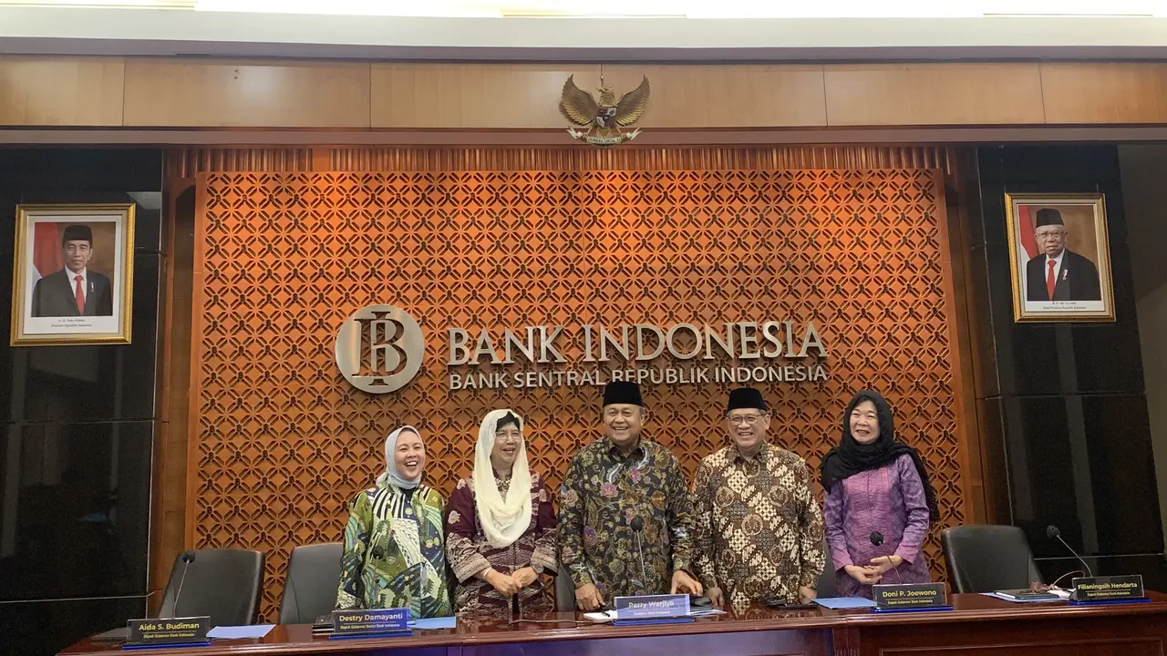 Gubernur Bank Indonesia (BI) Perry Warjiyo bersama sejumlah deputi deputi gubernur dalam konferensi pers Hasil Rapat Dewan Gubernur Bank Indonesia periode Maret 2024, Rabu (20/3/2024). (Tasha/Liputan6.com)