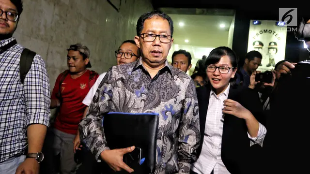 Diperiksa 11 Jam oleh Satgas, Begini Ekspresi Plt Ketua Umum PSSI