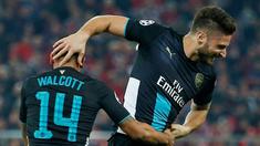 Olivier Giroud tampil gemilang dan mencetak tiga gol saat Arsenal mengalahkan  Olympiakos 3-0 dan membawa timnya lolos ke babak 16 besar Liga Champions