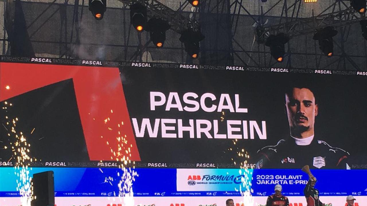 Penyelenggaraan Formula E Jakarta 2023 hari pertama, Sabtu (3/6/2023) rampung digelar. Sejumlah tokoh pun nampak hadir meramaikan ajang balap mobil listrik ini.