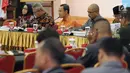 Komisioner KPU, Pranomo Ubaid Tanthowi (tengah) menyampaikan Uji Publik Rancangan Peraturan KPU terkait Pemilu 2019 di Jakarta, Senin (19/3). Uji Publik diikuti perwakilan dari partai poltik peserta Pemilu 2019. (Liputan6.com/Helmi Fithriansyah)