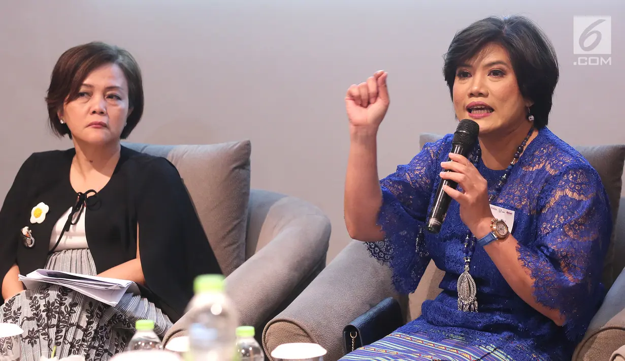 Executive Director IBCWE Maya Juwita memberikan paparan hasil riset tentang Dampak Budaya terhadap Lingkungan Kerja, di Jakarta, Jumat (22/3). Riset menunjukkan bahwa masyarakat Indonesia telah memiliki kesadaran pentingnya inovasi dalam memajukan perusahaan. (Liputan6.com/Fery Pradolo)
