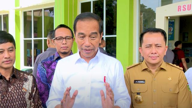 Jokowi kunjungi RSUD Rupit Sumsel dapati masalah pasokan listrik yang kurang. (Foto: Tangkapan Layar Sekretariat Presiden)