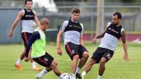 Mantan Kapten Liverpool dan Timnas Inggris, Steven Gerrard, mengikuti sesi latihan perdana LA Galaxy di Carson, California, AS. Rabu (8/7/2015) pagi WIB. (AFP PHOTO/Frederic J. Brown)