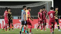 Arkhan Kaka sejatinya sempat membuat gol semata wayang bagi Timnas Indonesia U-17 pada akhir babak kedua. Namun usai membuat gol, Kaka yang sempat membawa bola ketengah lapangan terlihat menangis. (Bola.com/Ikhwan Yanuar)