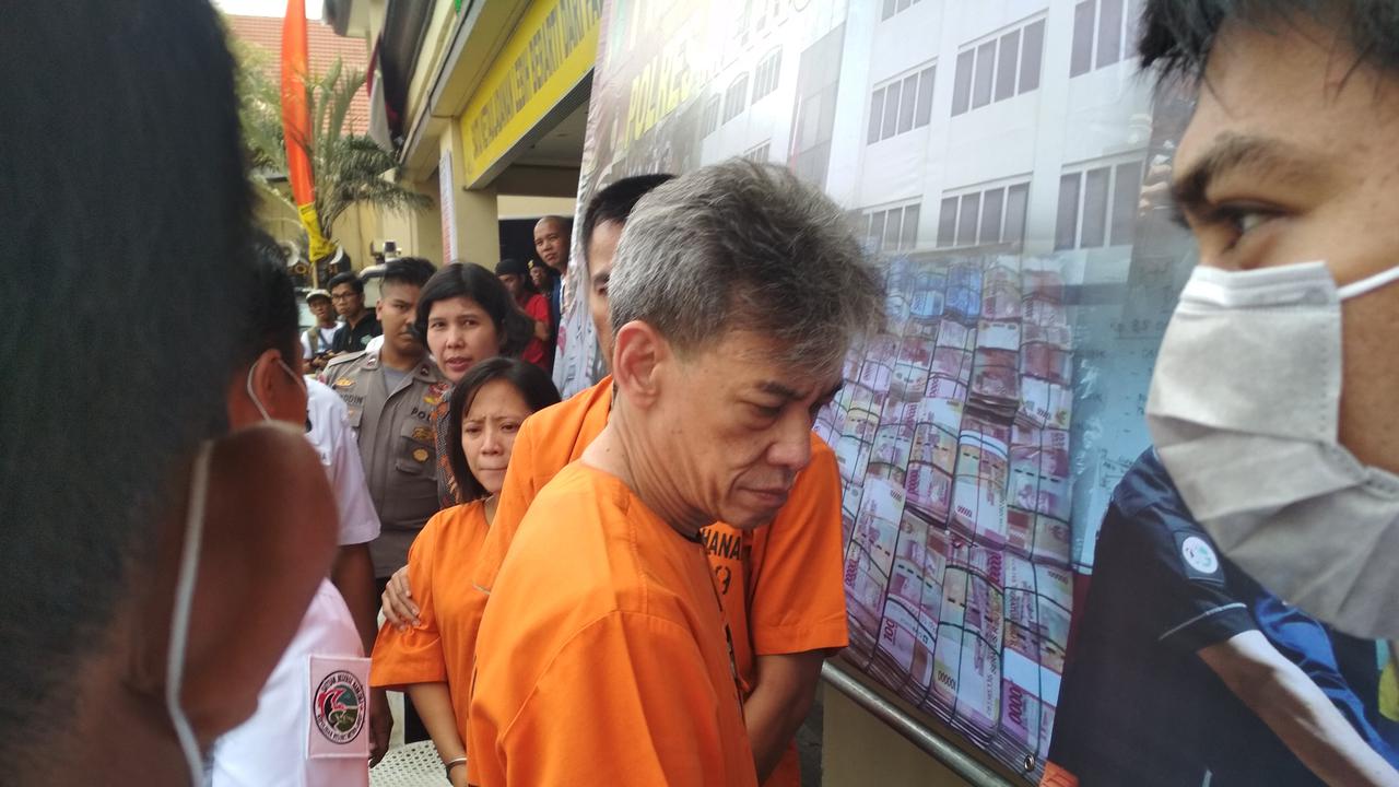 Fariz RM menunduk saat ditampilkan kepada awak media (Liputan6.com/Moch harun Syah)