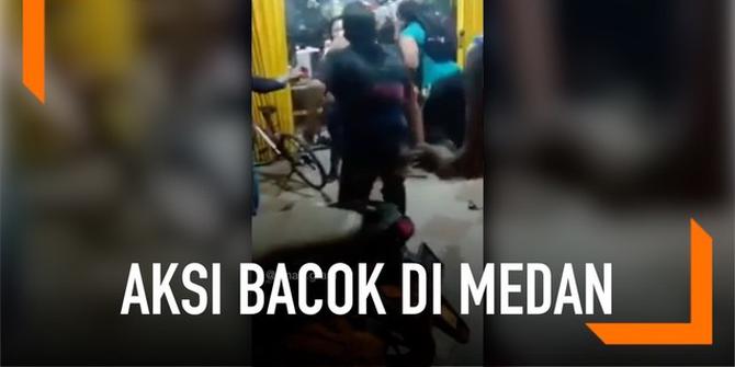 VIDEO: Ngeri, Pedagang Gorengan Bacok Penjaga Warnet di Medan