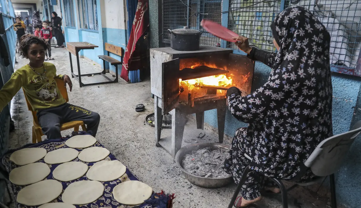 Sejak gencatan senjata dimulai pada Jumat (24/11) lalu, terdapat tiga pertukaran tahanan atau tawanan yang telah dilakukan dengan total setidaknya 179 orang telah dibebaskan hingga kini. (AP Photo/Mohammed Hajjar)