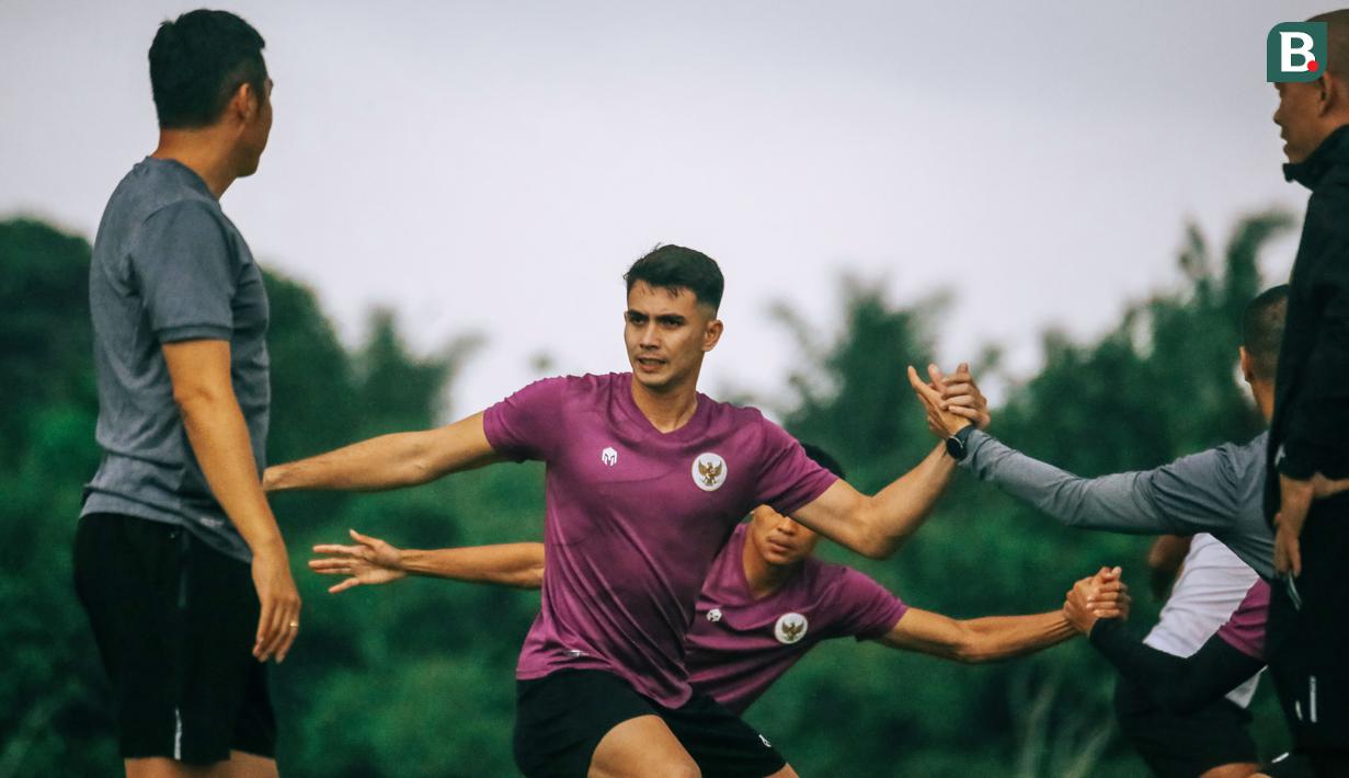 Menu latihan ini berfokus meningkatkan fisik dasar lantaran para pemain sebagian besar tidak bermain regular selama kurang lebih dua bulan pasca tragedi Kanjuruhan. (Bola.com/Maheswara Putra)