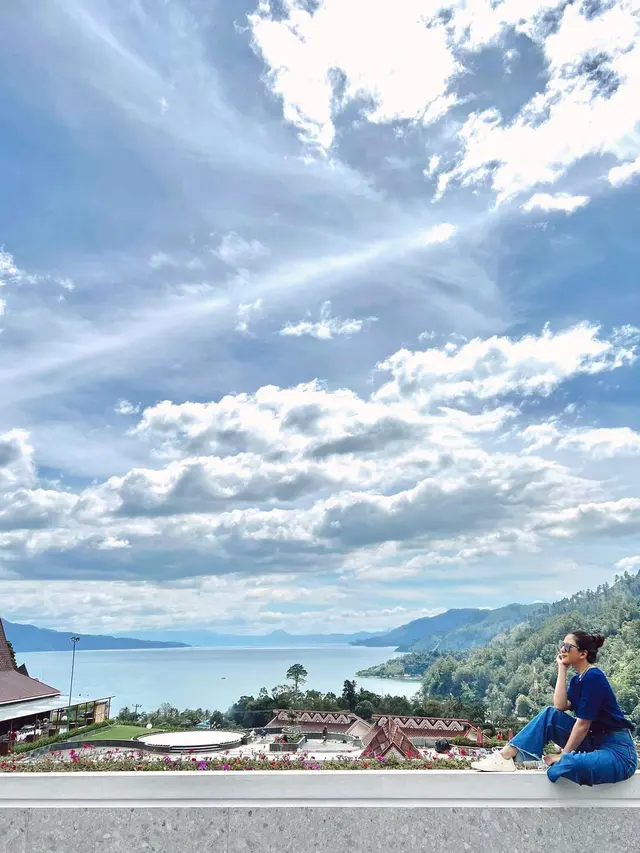 Inspirasi OOTD Jessica Mila yang Kasual Tapi Stylish Saat Liburan ke Sumatera Utara