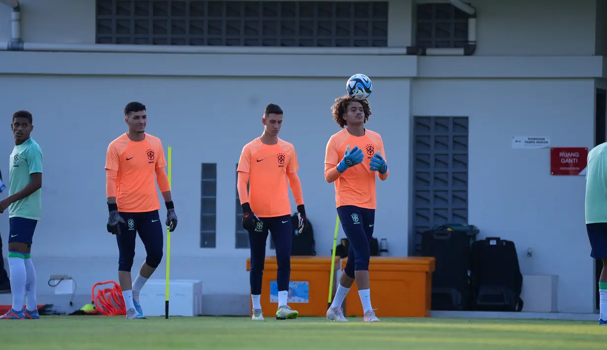 Dua pertandingan babak 16 besar yang berlangsung hari ini akan digelar seluruhnya di Stadion Manahan, Surakarta. Terdapat laga antarnegara Amerika Selatan serta pertemuan wakil Eropa dan Jepang. (Doc. LOC WCU17/RKY)