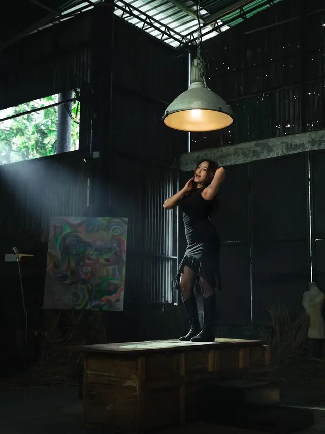 Style Sisca Saras Ex Member JKT48 dalam Music Video Terbarunya “Terbawa Suasana”