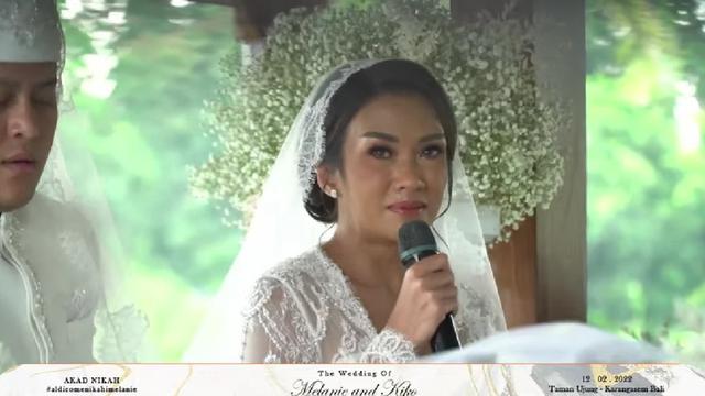 Pernikahan Melanie Putria dan Aldico Sapardan. (Tangkapan Layar YouTube/  Fit with MeL - by Melanie Putria)