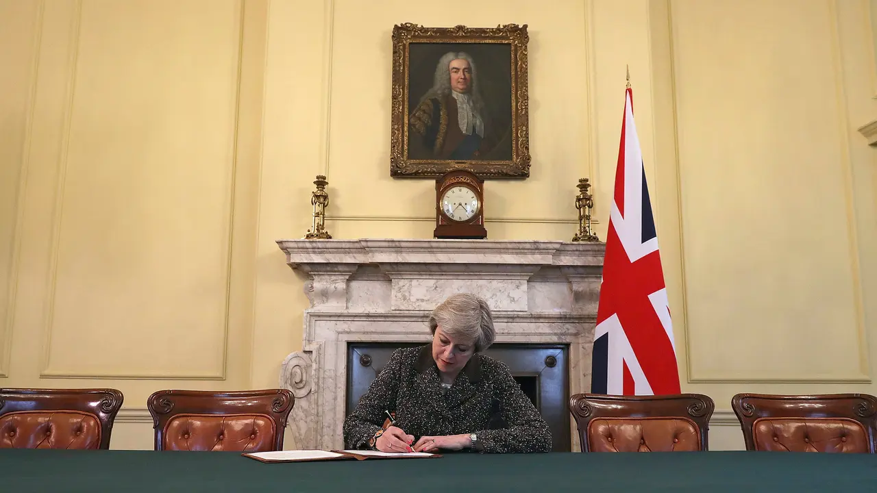 20170328-PM Inggris Teken Surat Untuk Memulai Brexit-AFP