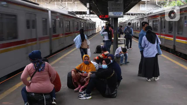 Tekan COVID-19, Jam Operasional KRL Dibatasi