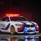 BMW M2 dipasangi aksesoris lampu rotator berbahan LED serta sistem pencahayaan yang unik.