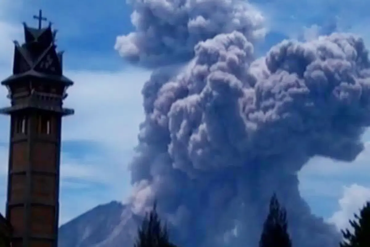 Banjir Lahar Dingin Ancam Kawasan Sekitar Gunung Sinabung