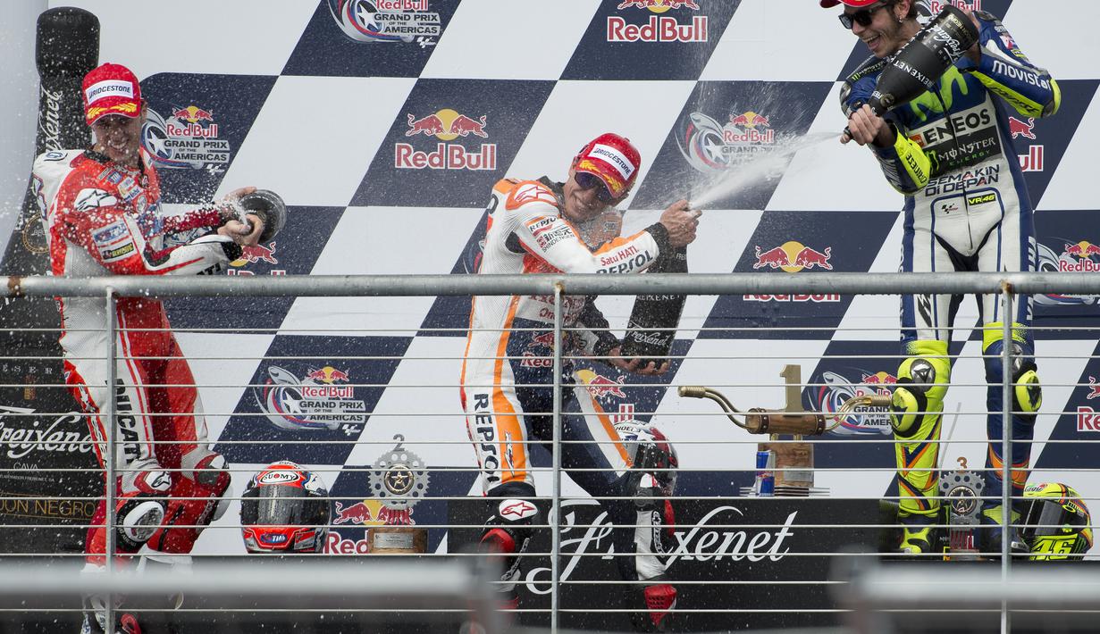 Andrea Dovizioso (kiri) dan Valentino Rossi (kanan) harus puas berada di podium kedua dan ketiga. (AP Photo/Darren Abate)