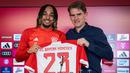 Bek kanan Prancis berusia 23 tahun, Sacha Boey menjadi pemain termahal pada pekan keempat bursa transfer pemain musim dingin 2023/2024. Bayern Munchen mendapatkan sang pemain dari Galatsaray pada 28 Jnauari 2024 dengan nilai transfer mencapai 30 juta euro atau setara Rp513 miliar dengan durasi kontrak selama 4,5 tahun hingga 30 Juni 2028. (AFP/Bayern Munchen)