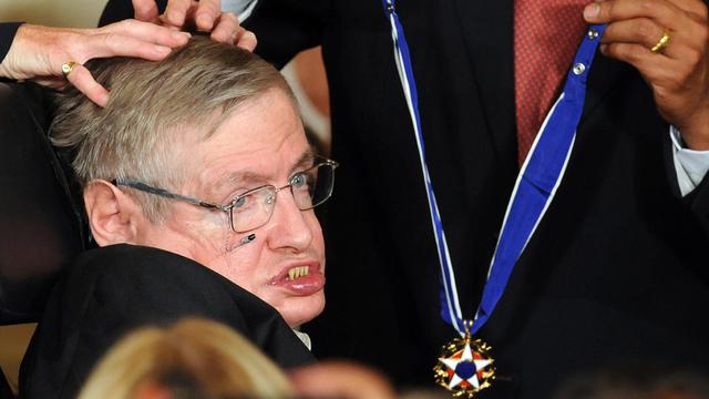 Mengenang Momen Kebersamaan Stephen Hawking dan Tokoh Dunia
